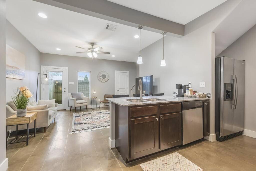 Cozy 2 Bed Townhome Near The Hospital Lafayette Exteriér fotografie