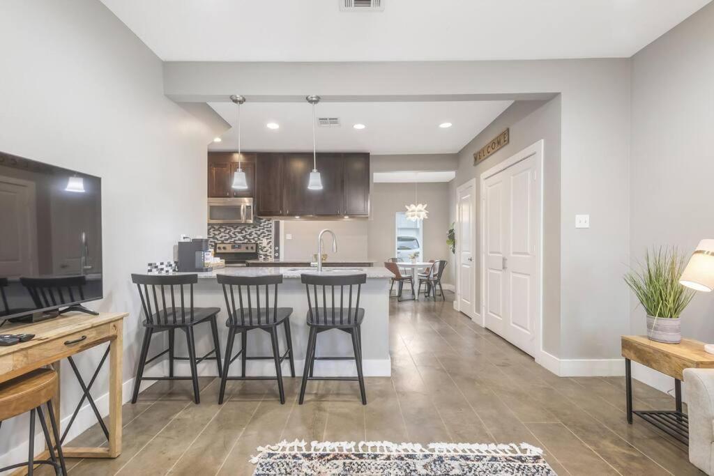 Cozy 2 Bed Townhome Near The Hospital Lafayette Exteriér fotografie