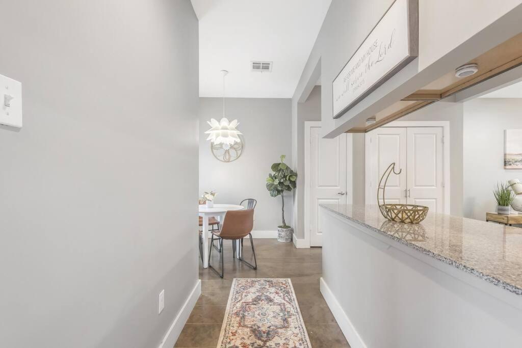 Cozy 2 Bed Townhome Near The Hospital Lafayette Exteriér fotografie