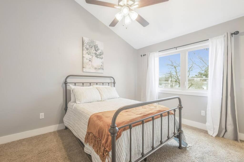 Cozy 2 Bed Townhome Near The Hospital Lafayette Exteriér fotografie