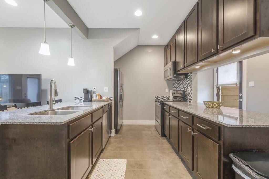Cozy 2 Bed Townhome Near The Hospital Lafayette Exteriér fotografie